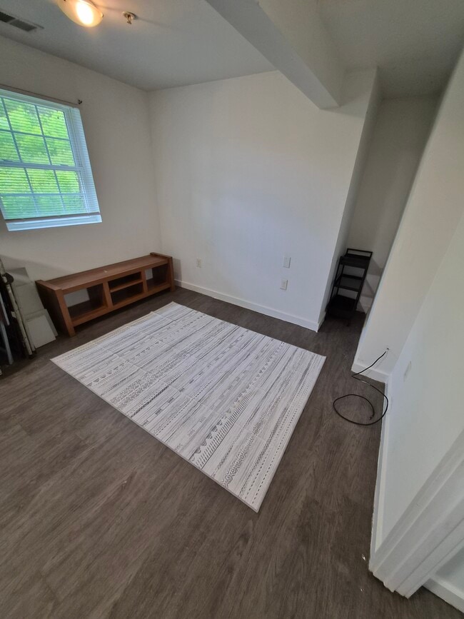 Photo - 113 Wayne Pl SE
