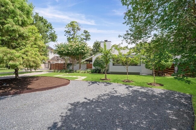 Photo - 10 Inwood Oaks Dr