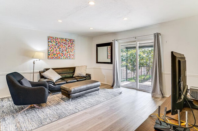 Building Photo - 10228 Regal Oaks Dr Unit SI ID1386255P