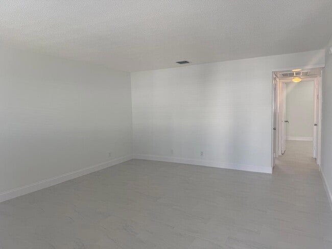 Photo - 402 Lake Shore Dr Unit 202