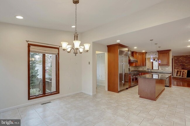 Photo - 9801 Clydesdale St