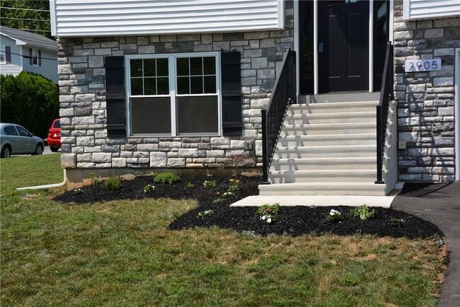 Photo - 2905 Roosevelt St