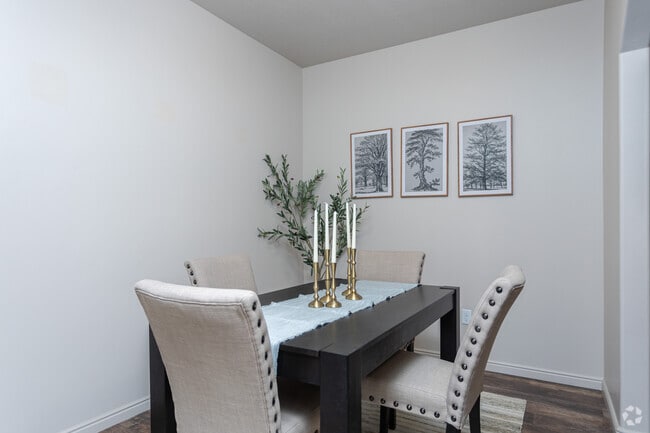 2BR, 2BA - 1,003SF - Dining Area - Concord at Geneva