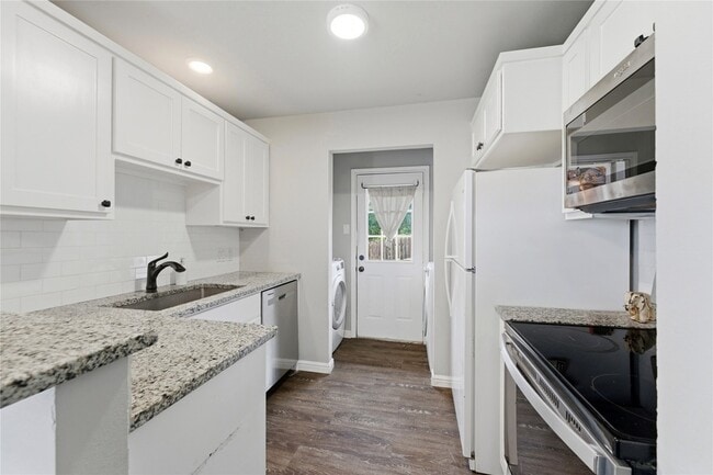 Photo - 904 Overlook Dr