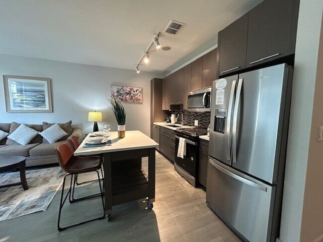 Photo - 95 8th St NW Unit SI ID1604700P