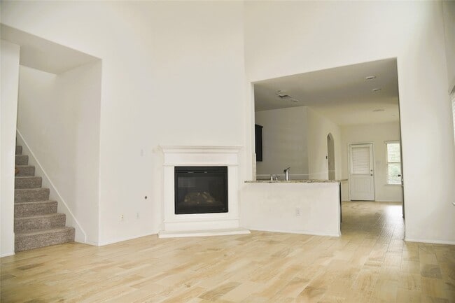 Photo - 1405 Acmite Ave