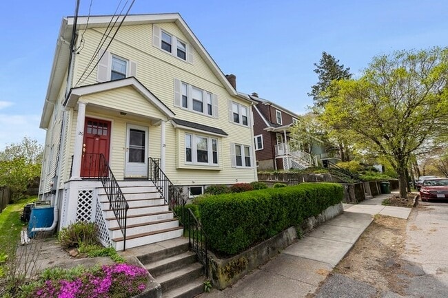 Building Photo - 28 Warwick Rd Unit 1