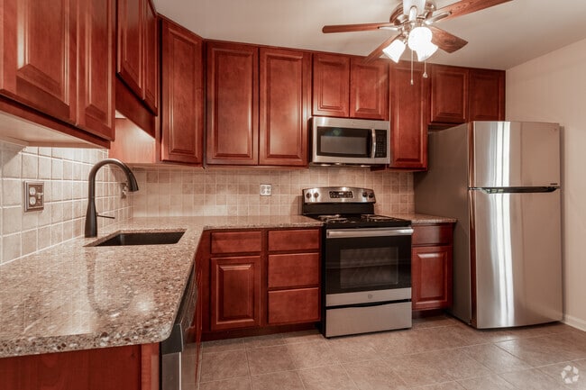 Kitchen - Country Walk Apartments