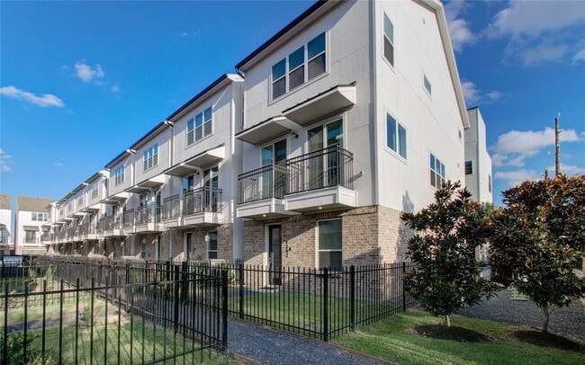 Photo - 1262 N Post Oak Rd