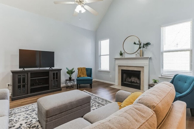 Photo - 15881 Elaine Ct Unit ID1250617P