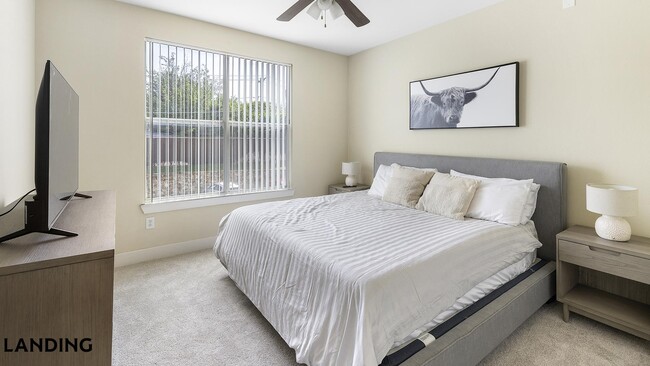 Building Photo - 7373 Valley View Ln Unit 2026