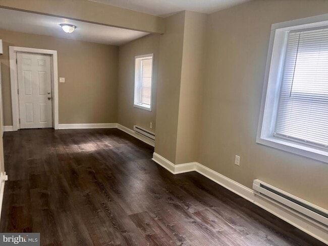 Photo - 108 W Buck St