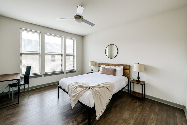 Photo - 305 E Broadway St Unit ID1337724P