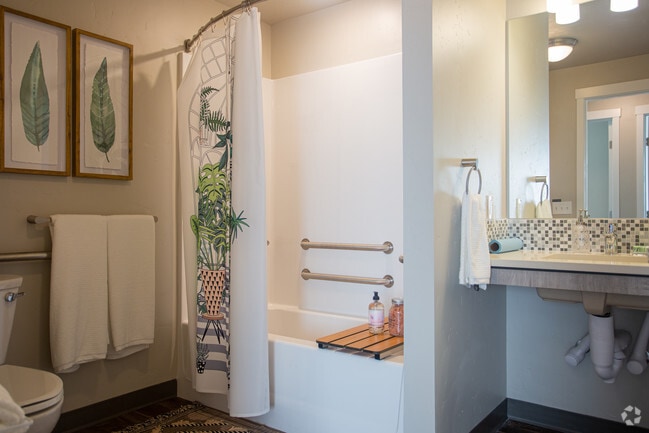 2BR, 2BA - Alturas - The Lakes at Eagle