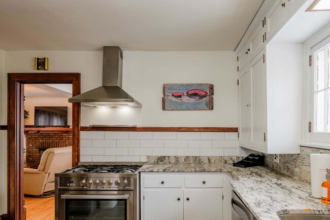 Photo - 301 W Wisconsin Ave Unit SI FL1-ID1373701P