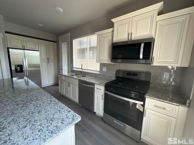 Photo - 760 Bluffs Ct
