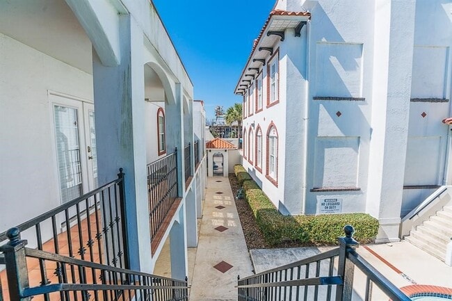 Photo - 902 22nd St Unit 10