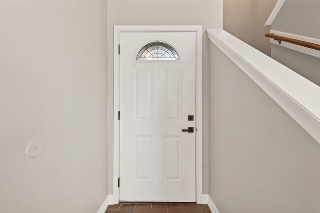 Photo - 1720 Old Creek Dr