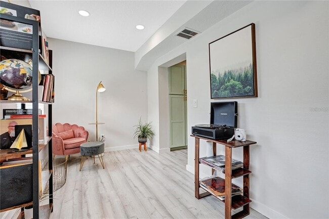 Photo - 1891 Oglesby Ave