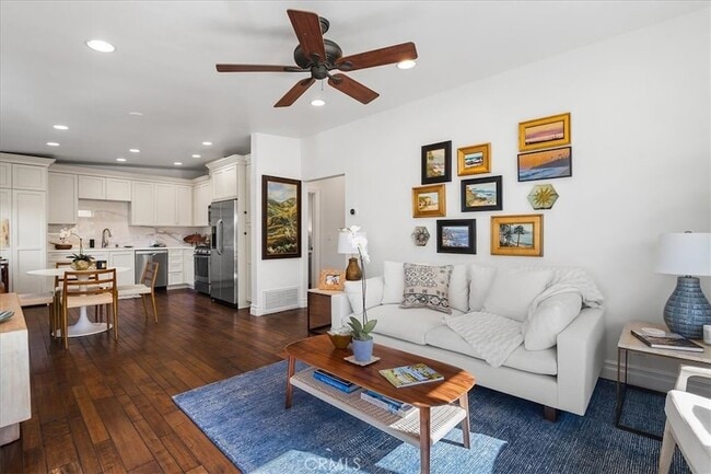 Photo - 737 Griffith Way
