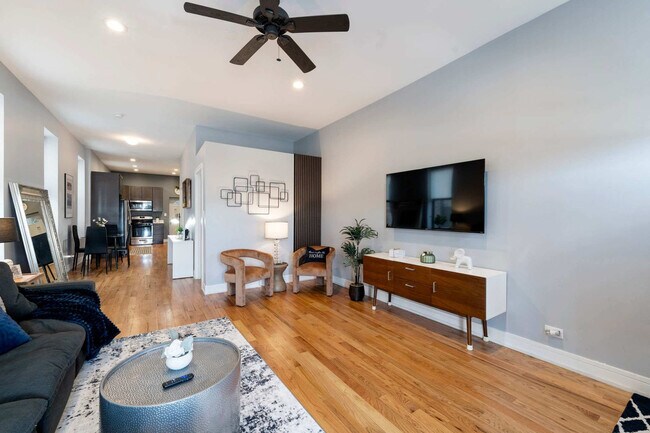 Photo - 109 S Paulina St Unit ID1244958P