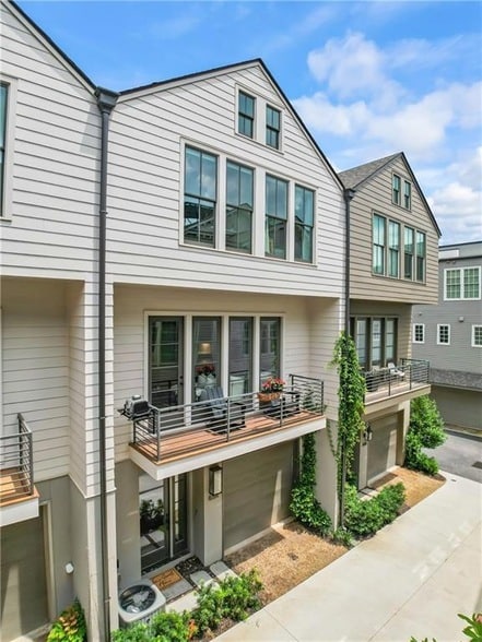 Photo - 658 Bull St SE