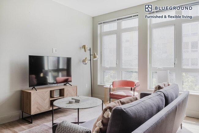 Photo - 104 12th Ave Unit FL5-ID752