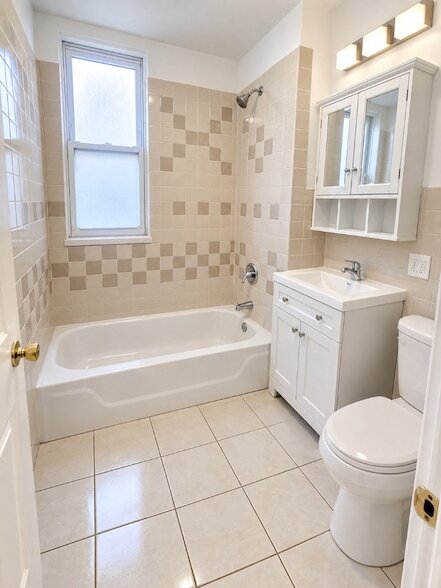 Photo - 5019 W Huron St