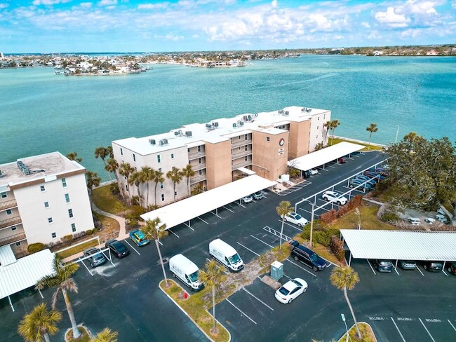 Building Photo - 7910 Sun Island Dr S Unit 101