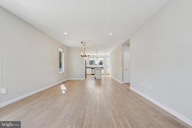 Photo - 120 W Oxford St