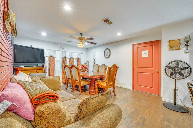 Photo - 281 W 18th St Unit SI ID1545859P