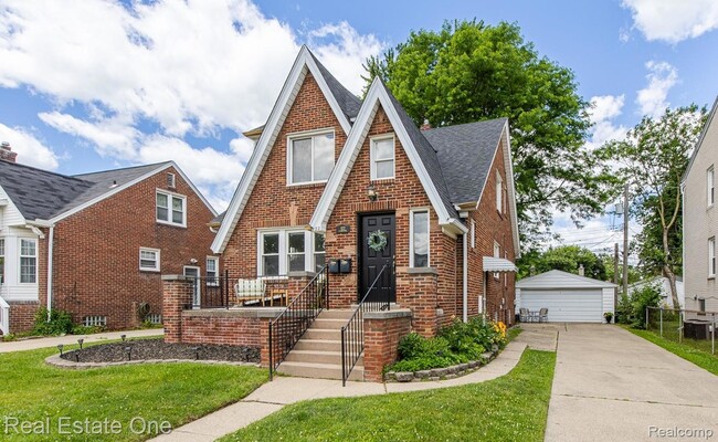 Building Photo - 122 W Houstonia Ave