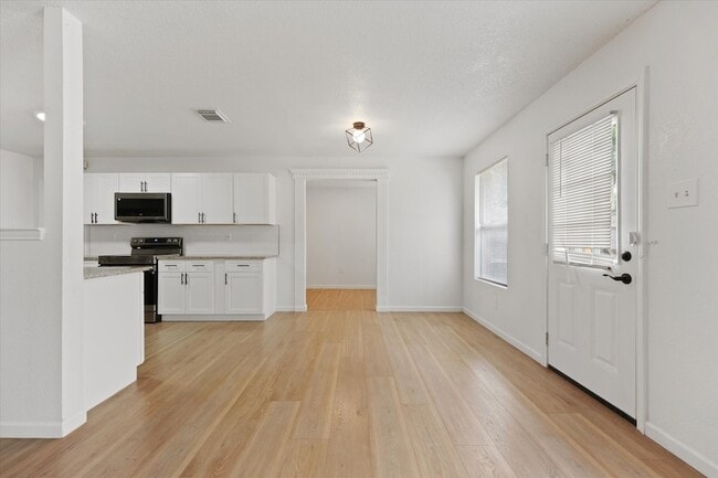Photo - 702 Lowe Dr