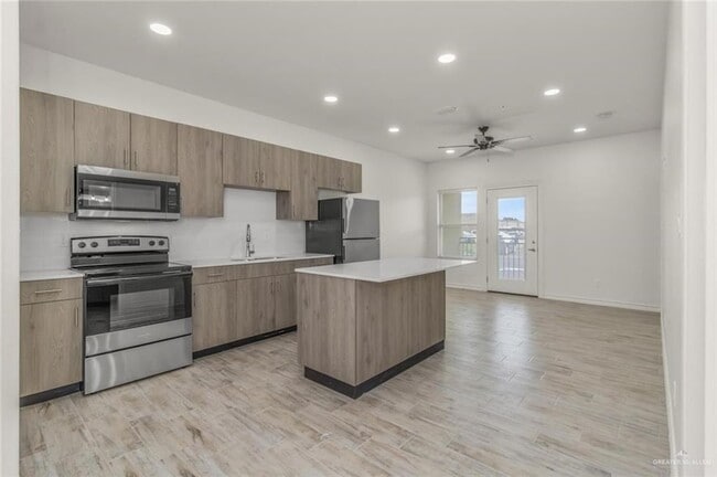 Photo - 900 E Redbud Ave Unit 16B6