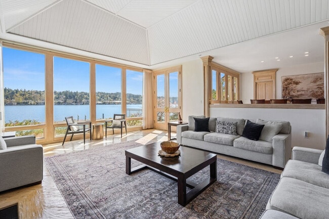 Photo - 6408 E Mercer Way Unit ID1324825P