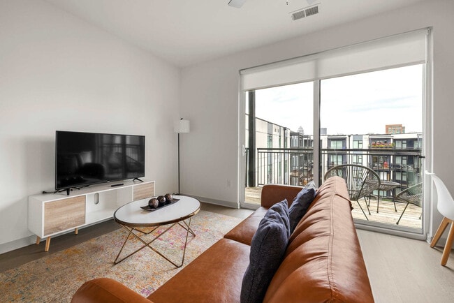 Building Photo - 633 E Main St Unit ID1031629P