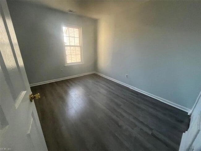 Photo - 245 Wexford Dr W