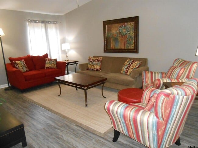 Photo - 7108 Gatewood Dr