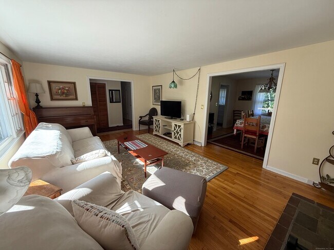 Photo - 475 Saw Mill Rd