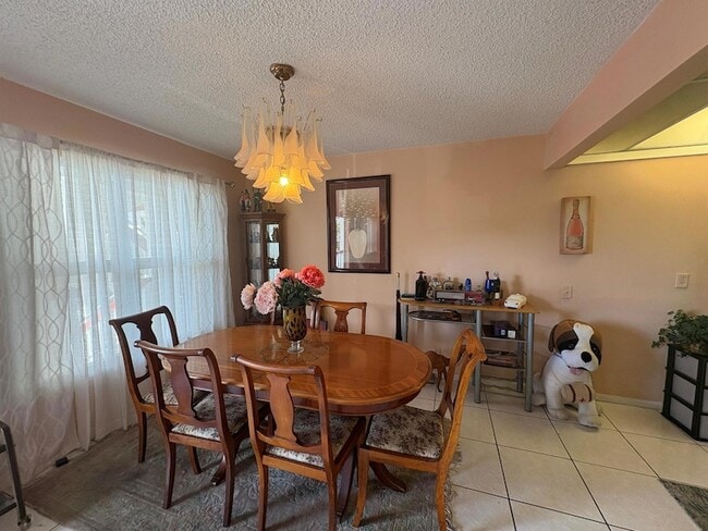 Building Photo - 202 Greenbrier C Unit 2020