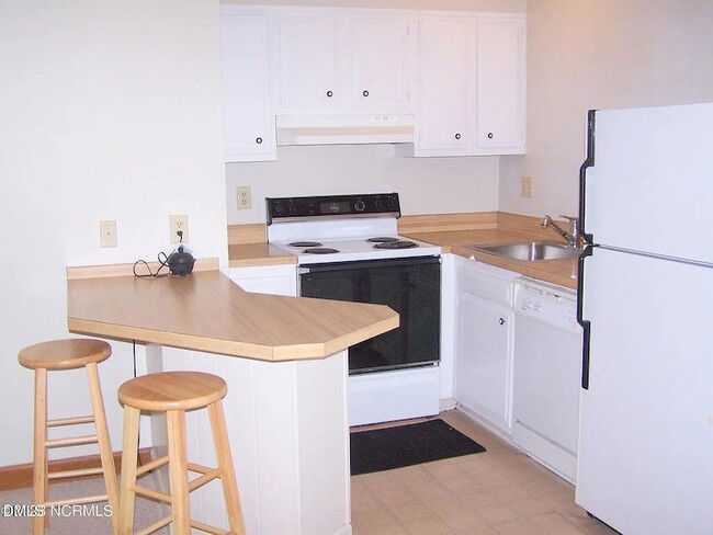 Photo - 220 Foxkroft Dr
