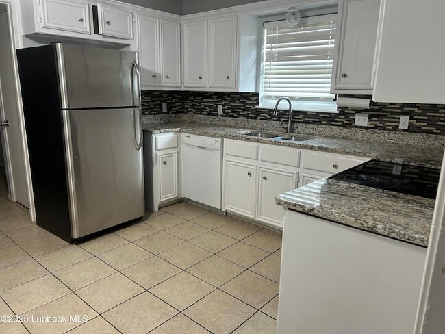 Photo - 4630 Erskine St