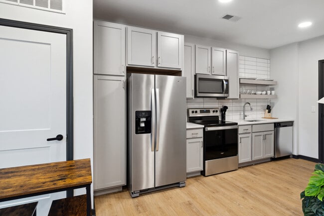 Photo - 423 E Michigan St Unit SI ID1032100P