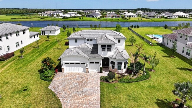 Building Photo - 20160 SE Bridgewater Dr