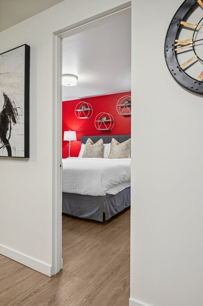 Photo - 520 Bellevue Way SE Unit SI ID1284575P