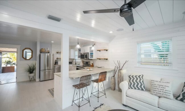 Building Photo - 613 Fern St Unit ID1366637P