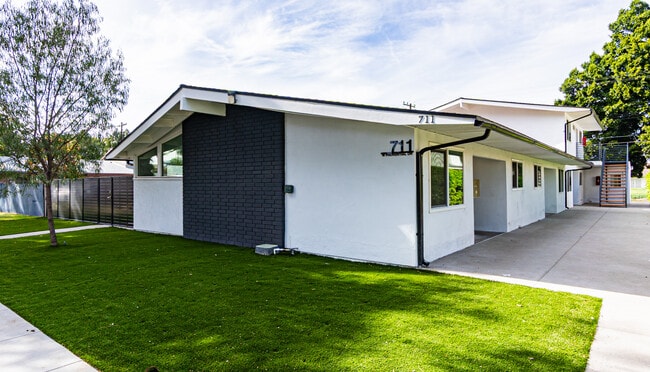 Photo - 711 W Provential Dr