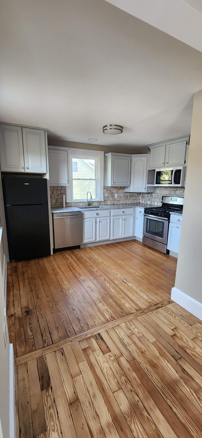 Kitchen - 723 N Adams St