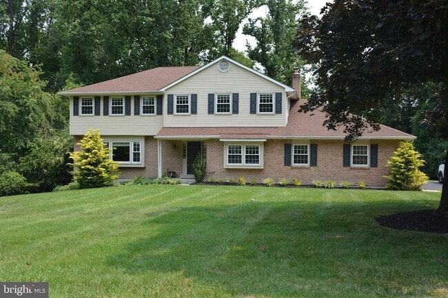 Building Photo - 711 Brainerd Rd