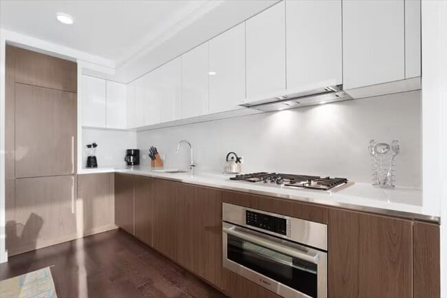 Photo - 605 W 42nd St Unit ID1016125P